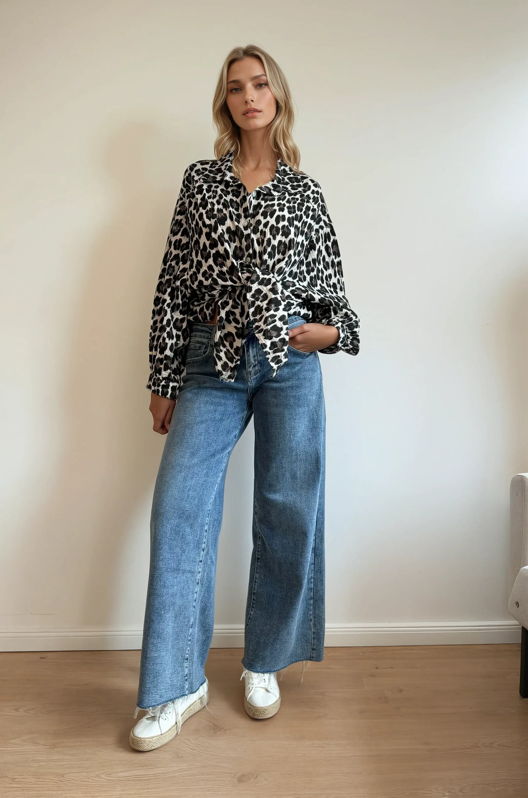 Kurze Musselin Hemdbluse (Leoprint)